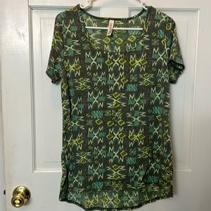 Lularoe women’s medium short sleeve top. No stains‎ or holes beautiful design